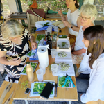 Photo représentant l'atelier macérat huileux à l'association Aux Coeurs des Possibles.
